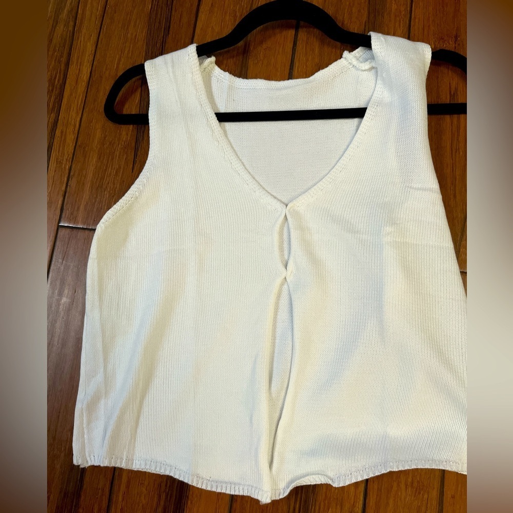 NWOT Knit crop Vest. NWOT